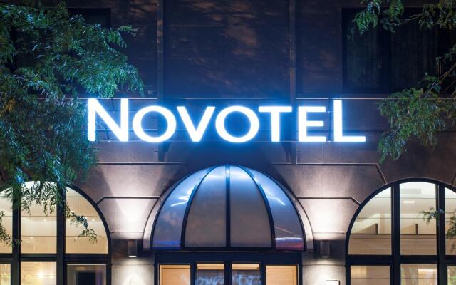 Отель Novotel Brussels Midi Station Брюссель вид на фасад