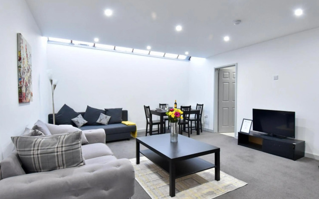 Spacious 2 Bed apartment - Sleeps 6 - Burnham Village