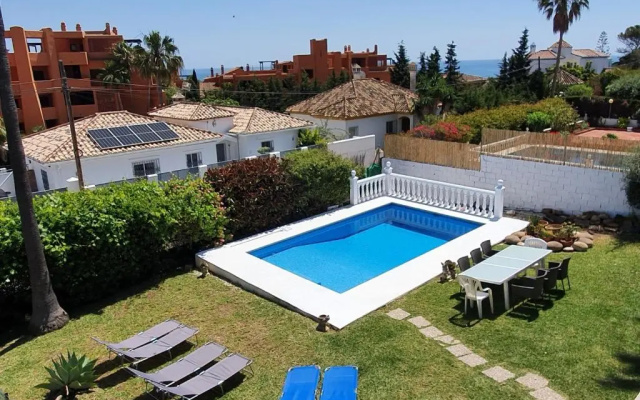 Beautiful 5 Bedroom Villa, Sea Views, Private Pool