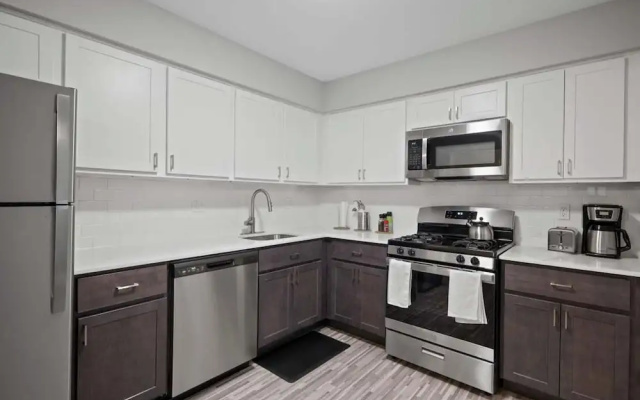 Inviting 2BR 2BA Unit in Rochester Hills