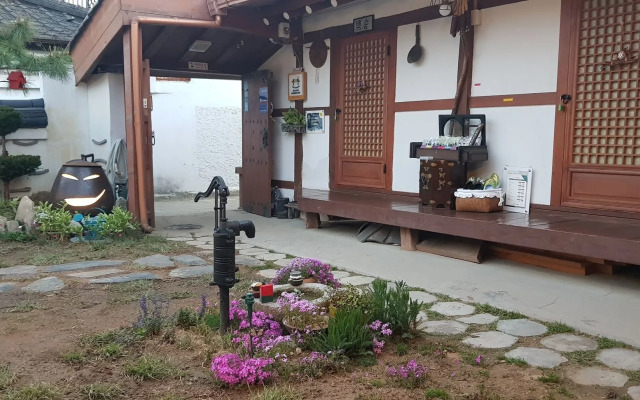Hanulgiwa Hanok Stay