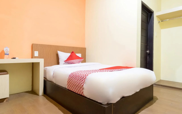 OYO 996 Hotel Transit