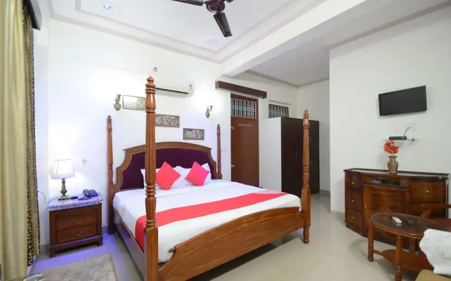 OYO 19035 Hotel Satkar