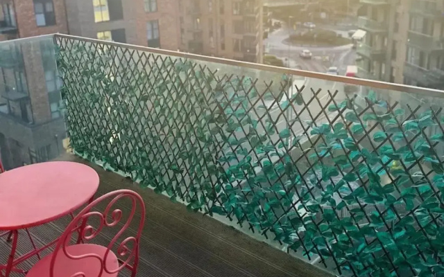 1 Bed Apartment Sleeps 2 - Free Parking -