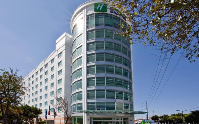Отель Holiday Inn Express Puebla вид на фасад