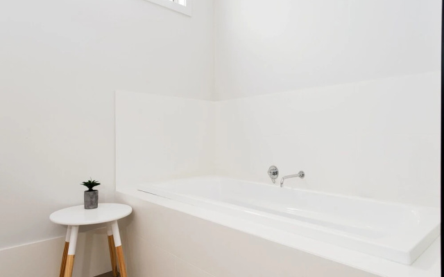 Seas the Day, 41B Ocean Avenue