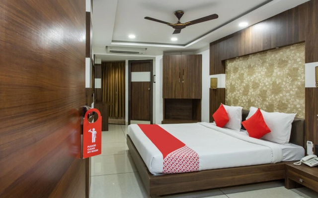 OYO 8977 Hotel Rajnandani Residency