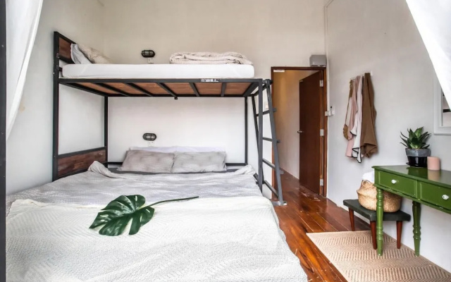 Klong House Hostel