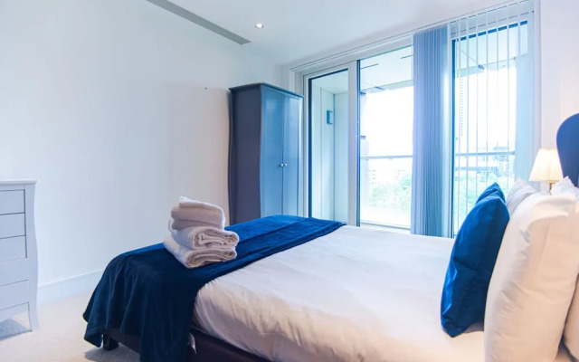 Stunning 1-bed Apartment in Lincoln Plaza