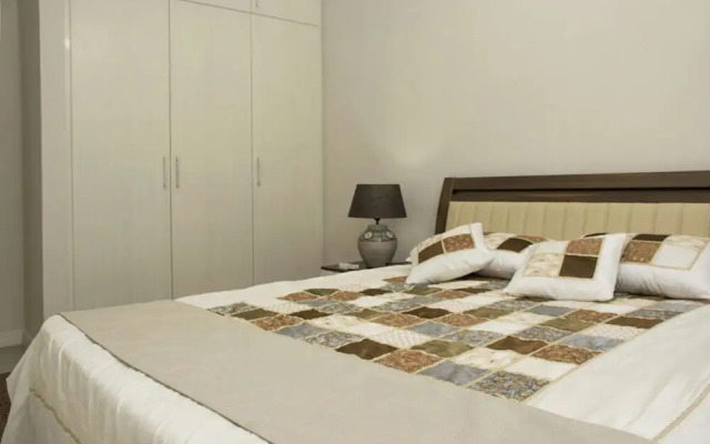 Modern 2-bed Sleeps 4 With Balcony