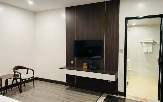 Diamond Hotel Van Đon
