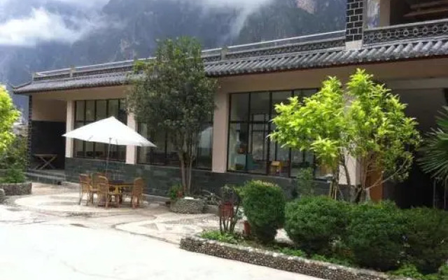 Tinas Youth Hostel