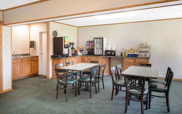 Days Inn by Wyndham Salem, Illinois
