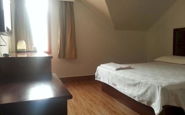 Wuhan Tianlun Holiday Hotel (Panlongcheng Jiahai Industrial Park)(武汉天伦假日宾馆(盘龙城佳海工业园店))