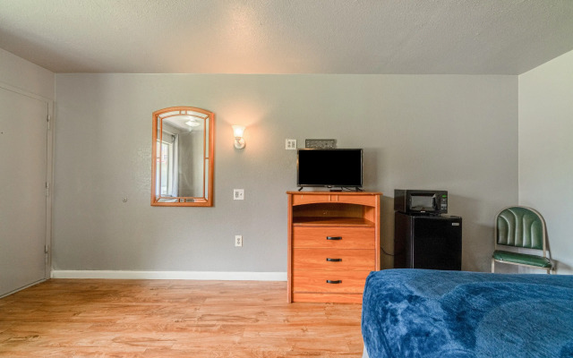 Economy Inn Livingston By OYO TX US 59