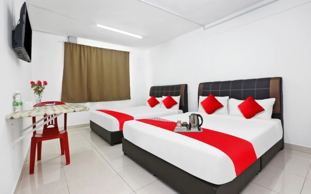OYO 90873 Travellers Inn