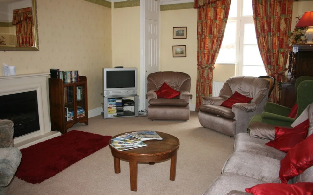 House - Sleeps 6 & Paid off Site Parking Available