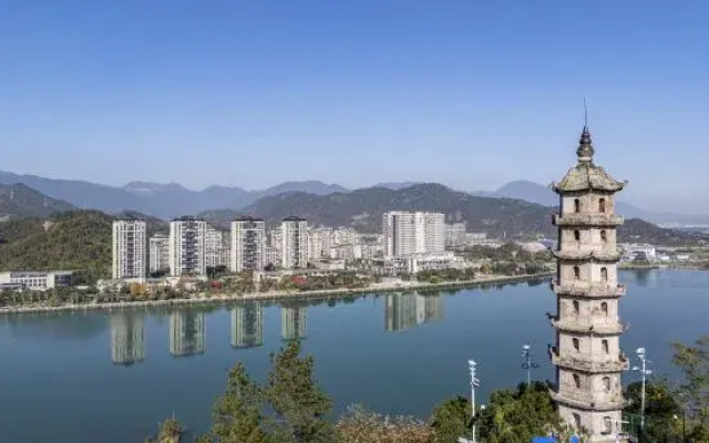 Xianju County Liuli Huajing Homestay
