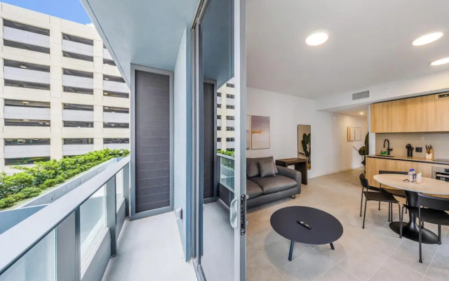Heart of Downtown-1BR with Skyline Views