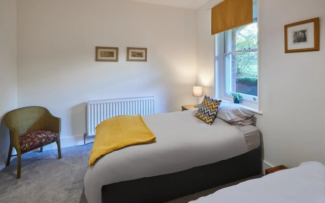 Host Stay Leafy Garden Apartment