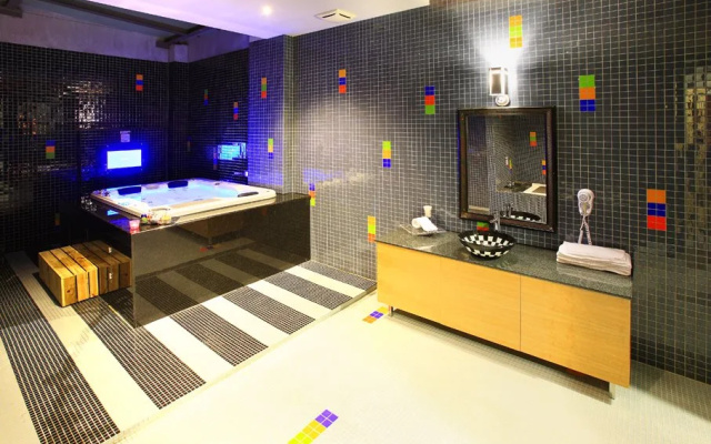 8th Platform Motel