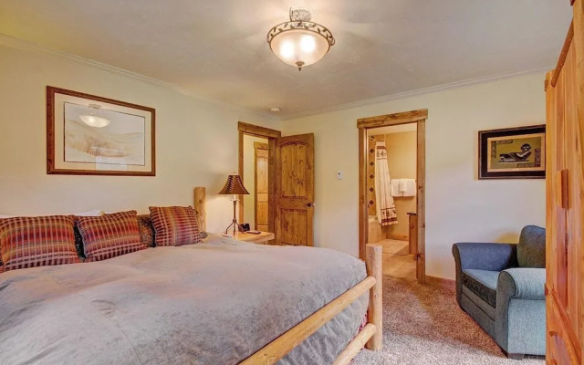 Grey Squirrel Lodge