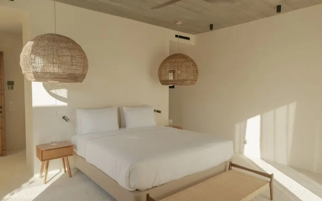 CL M Villa Retreat by Cadenzalux