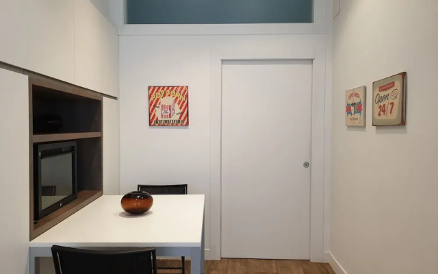 Olmos Apartment with Parking
