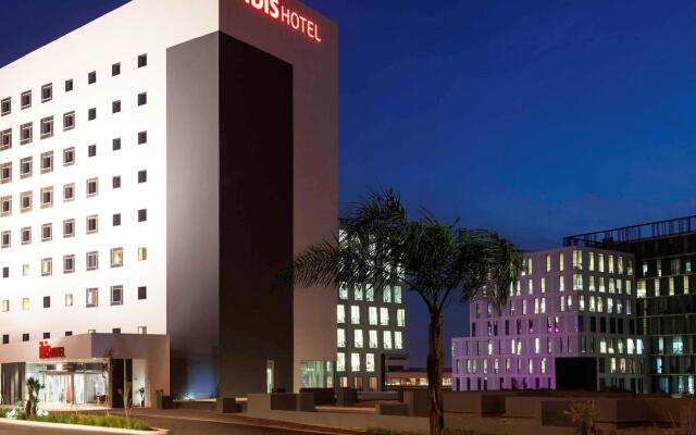 Отель Ibis Casanearshore вид на фасад