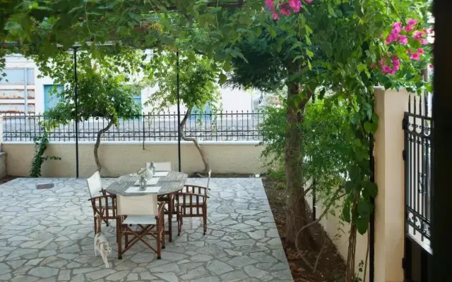 Elia Apartments Chrisso
