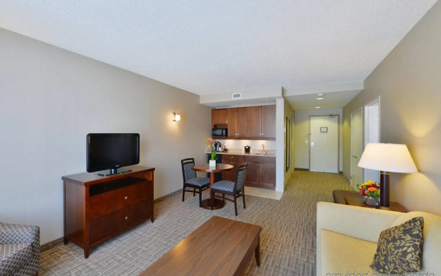 Hotel Kelowna & Conference Centre