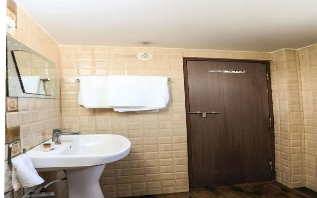 OYO 9760 Home Tej Vilas Near Celebration Mall