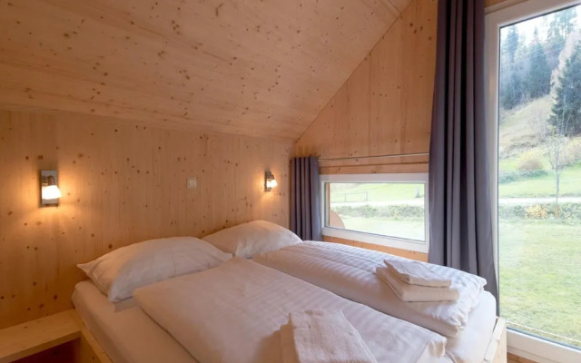 Welcoming Chalet With hot tub