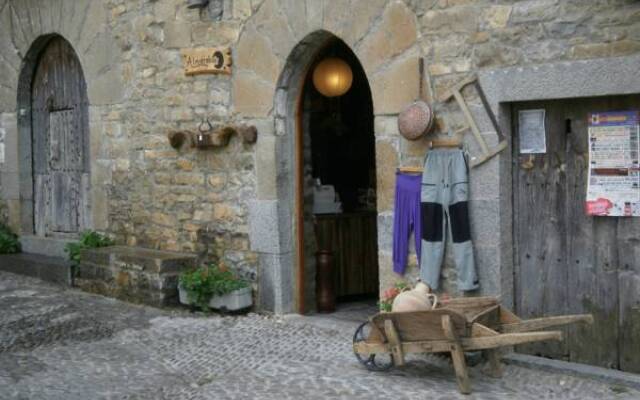 Отель Hostal Pirineos Ainsa вид на фасад