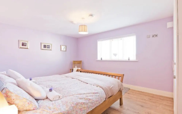 Modern Homestay Room near Dublin Airport
