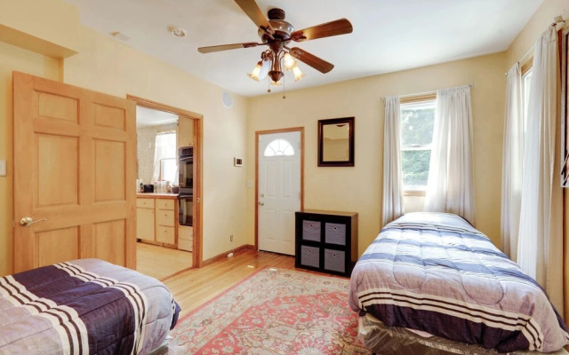 Private Deck & City Views! Spacious Cincinnati Apt