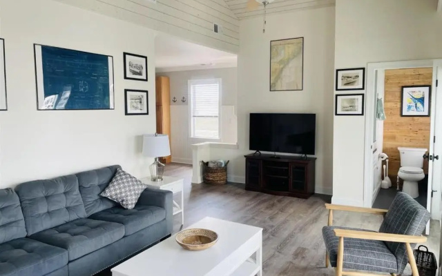Ww407 West Tacony Avenue, 3rd Floor