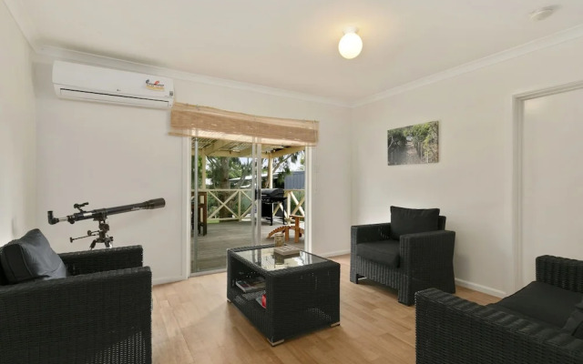 Vintage Sunrise - Pet Friendly (Outside Only)