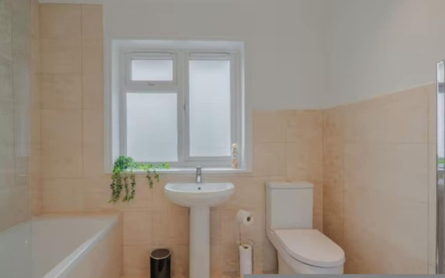 3BR Putney Home London Sleeps 8 Winter Deal