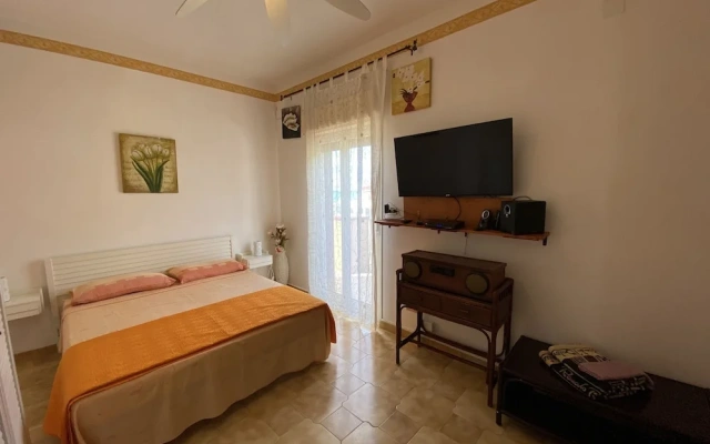 Apartment - Sleeps 5, Free Parking & Pet Friendl