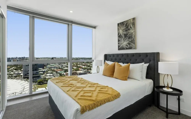 Executive 2-bed With Stadium View, Great Amenities