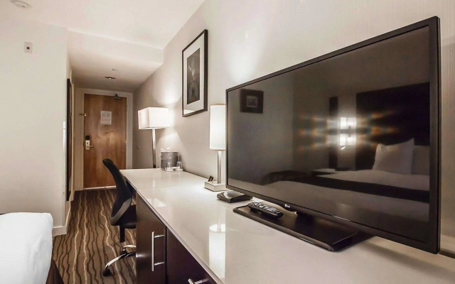 Comfort Hotel Vancouver Airport