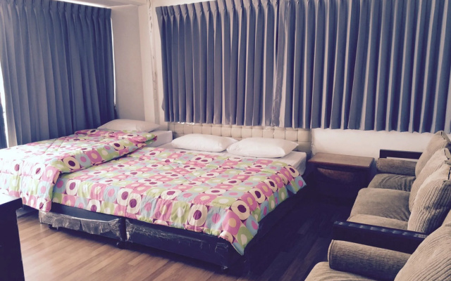 Nine Place Sukhumvit 40 - Hostel