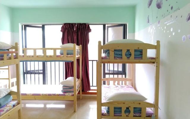 81 Youth Hostel