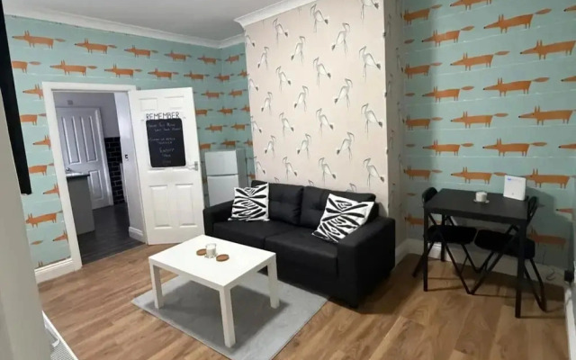 2 Bed Flat - Sleeps 3 - Parking - Wifi