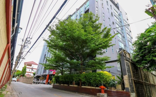 Отель Nida Rooms Sathorn 48 Mansion Бангкок вид на фасад