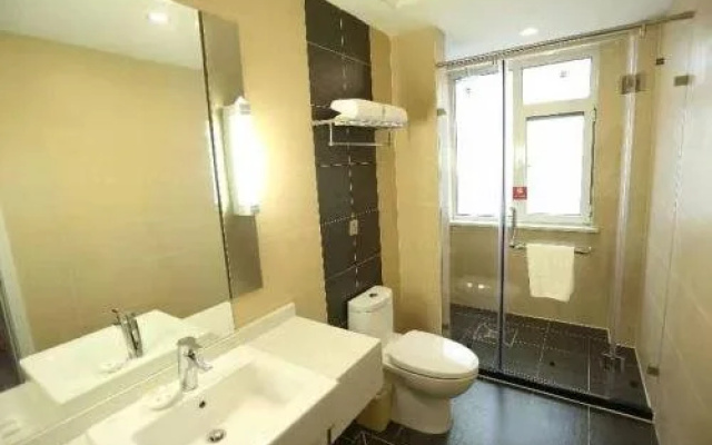 Ibis Jinzhou Yunfei Street
