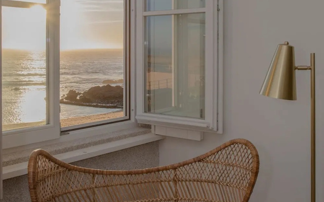 Liiiving in Porto Luxury Beachfront Apartment III