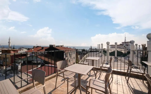 Seven Roses Apart Hotel