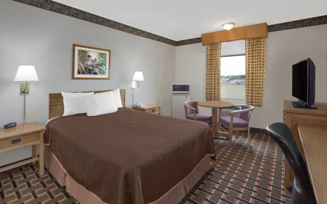 Travelodge Grand Rapids